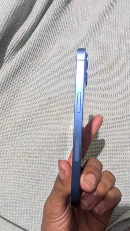 Apple iPhone 13 5