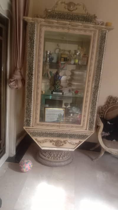 Solid Wooden Display Showcase / Crockery Cabinet – Excellent Condition
