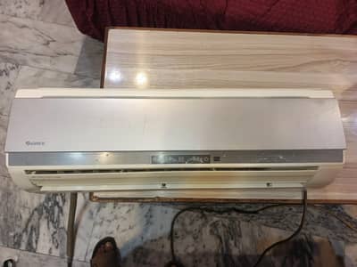 1 Ton Non-Inverter AC (G Series) – Excellent Condition