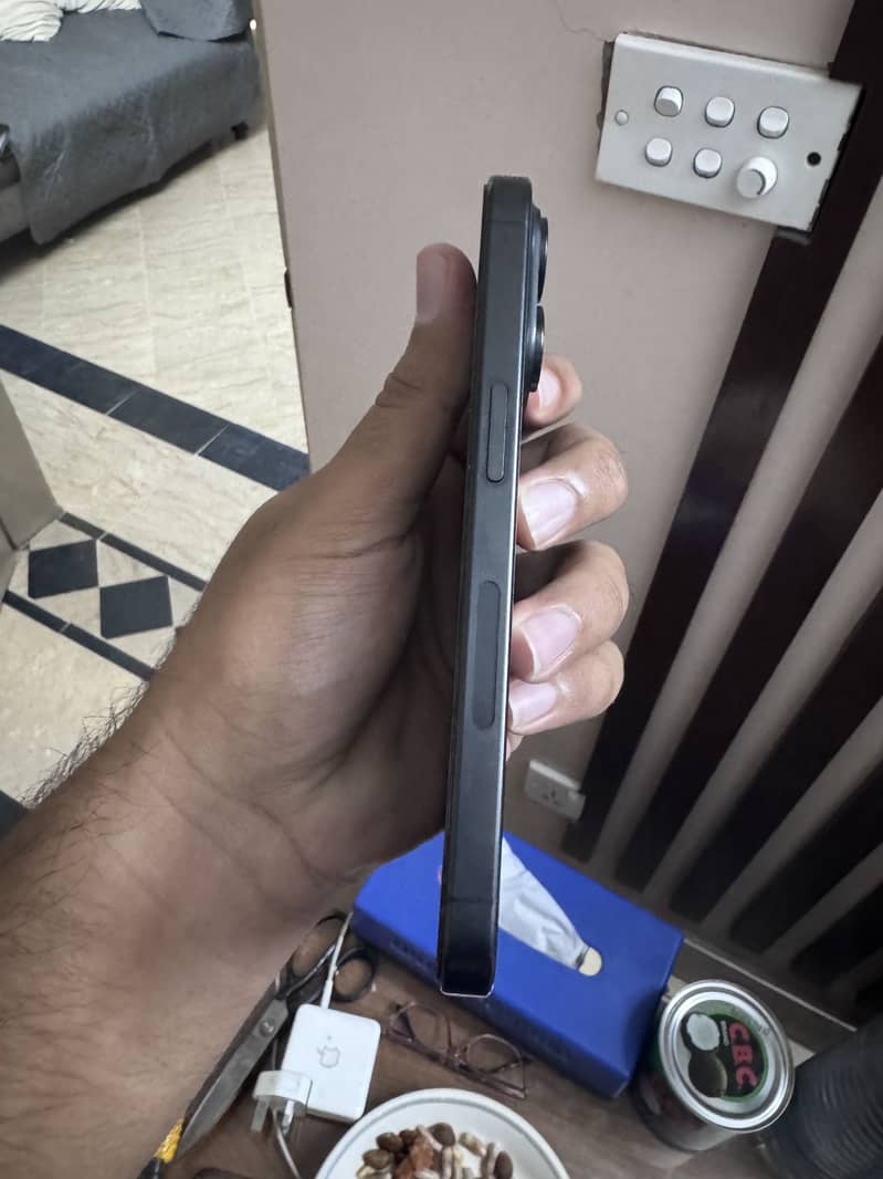 Apple iPhone 15 Pro 3