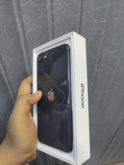 Apple iPhone SE 2020 with box
