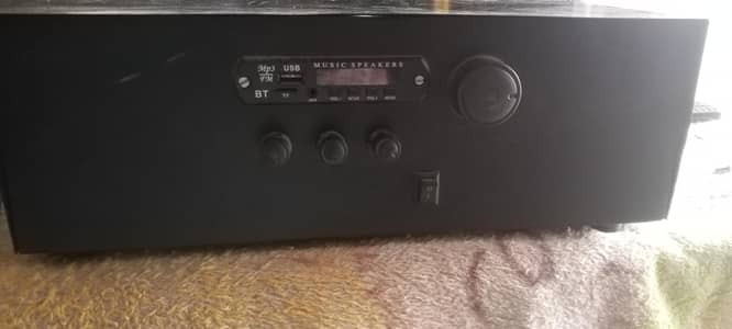amplifier with speaker