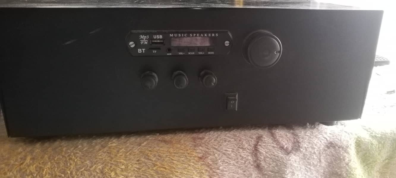 amplifier with speaker 0
