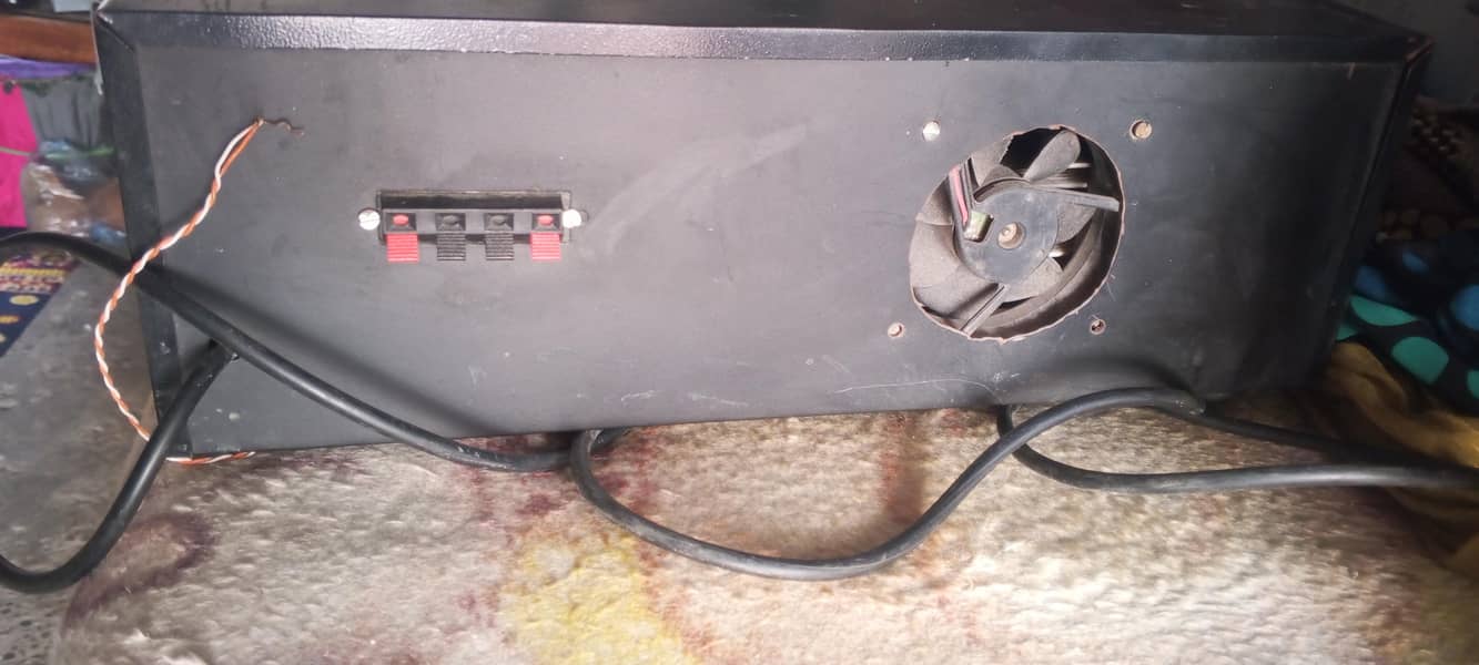 amplifier with speaker 1