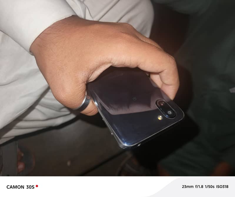 Sharp Aquos R2 4
