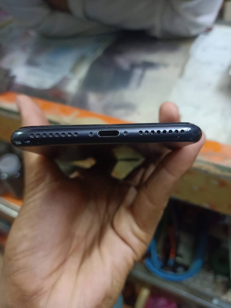 Apple iPhone 7 Plus 2