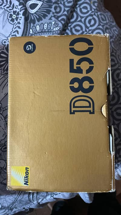 Nikon 850 only body with all asseiserios 10/10 condition