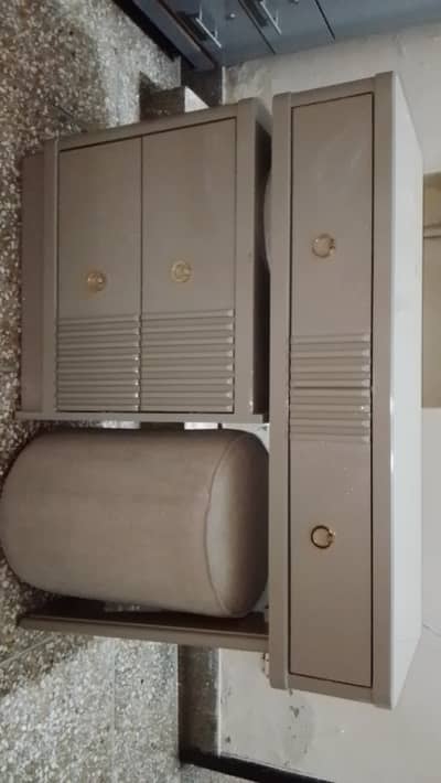 Bed set in new condition price 1 lakh 20 hazar