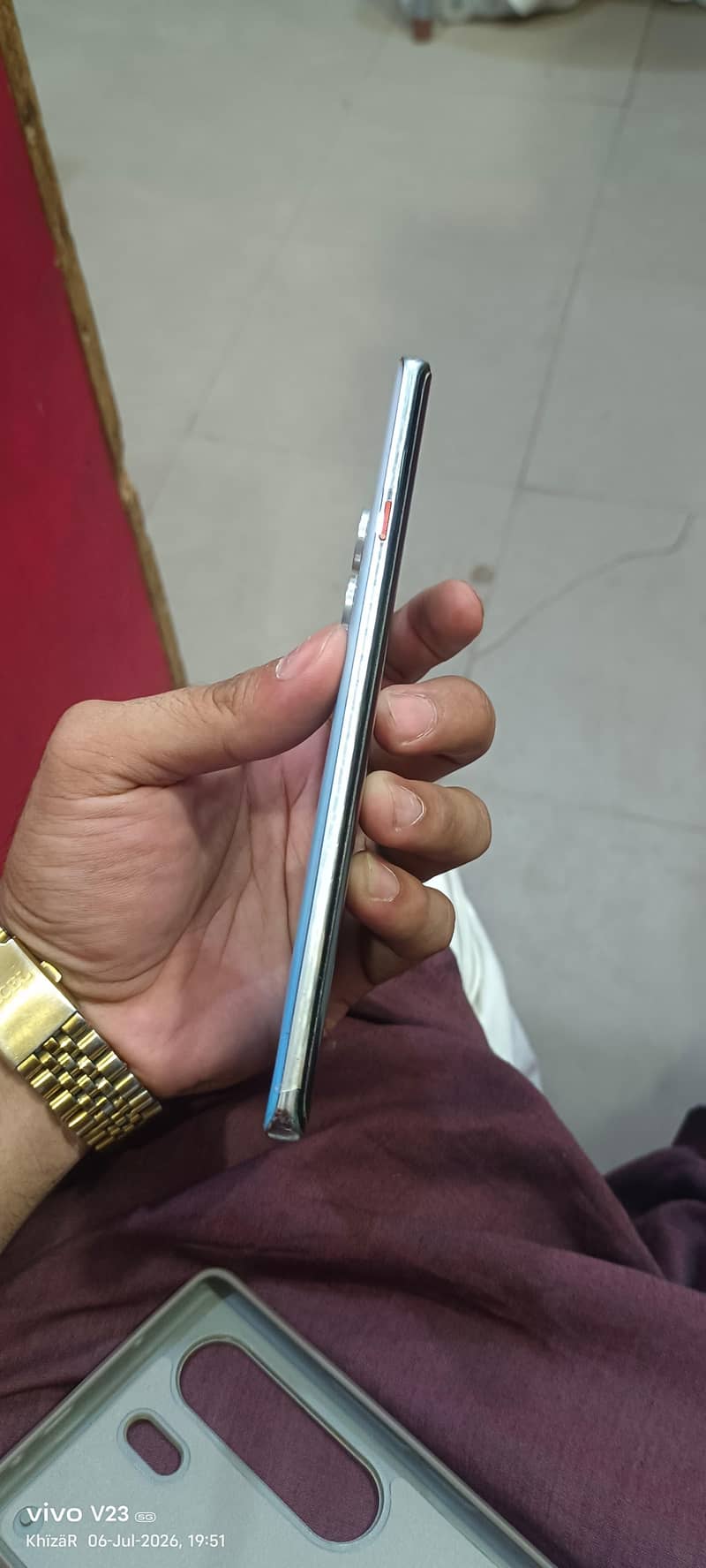 Tecno CAMON 40 Pro 1