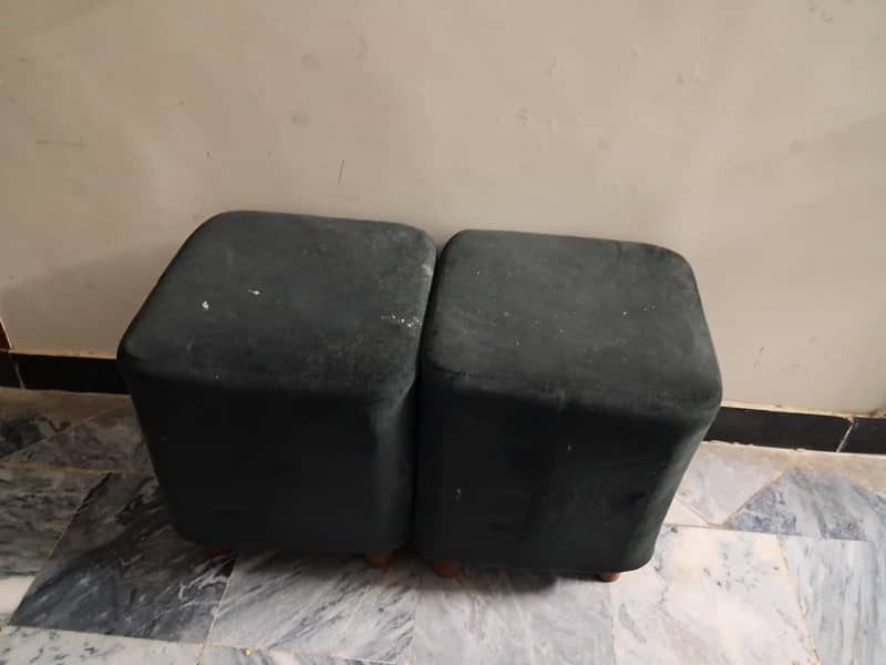 black stool pair 0