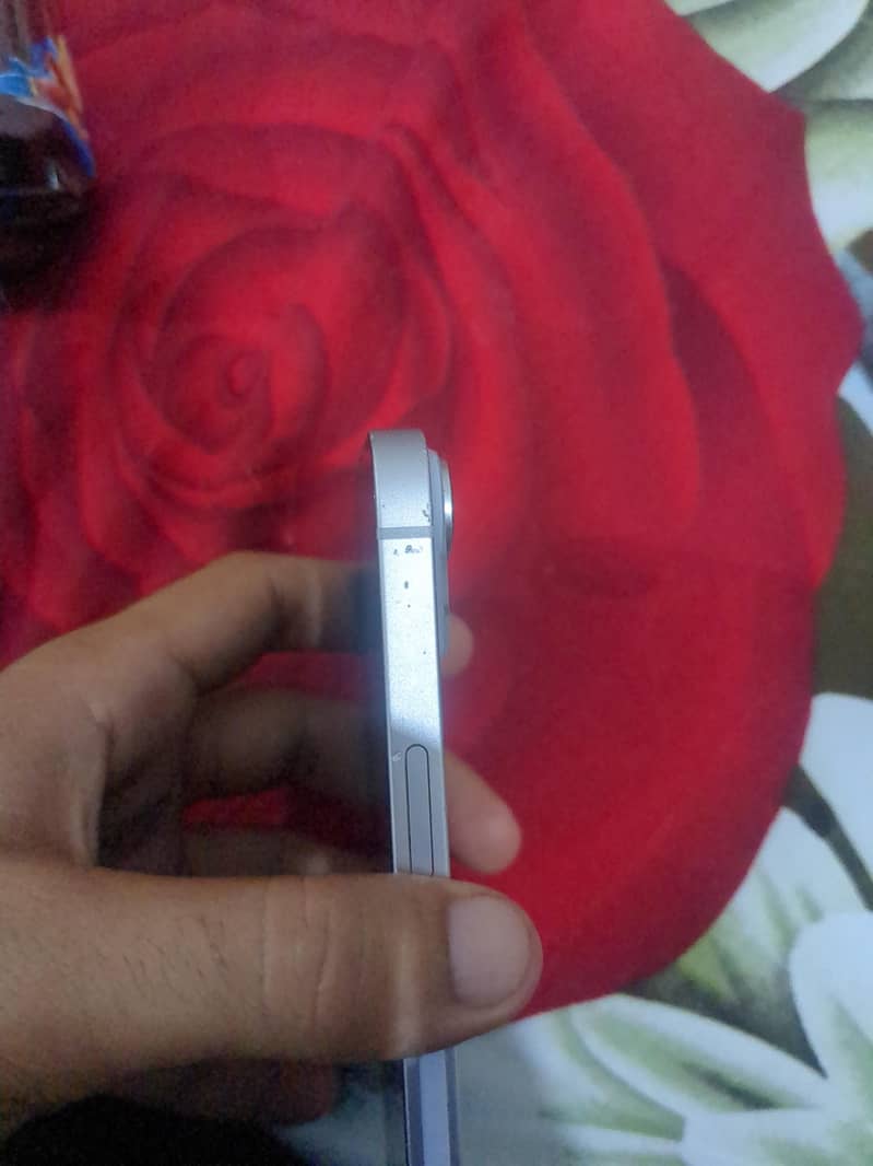 Apple iPhone 14 4