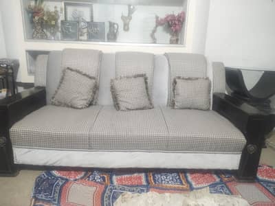 5 seater sofa set with two tables like new