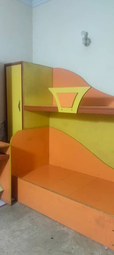 Soffa And Kids Bed