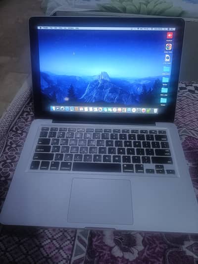 Apple MacBook Pro 13-inch (Early 2011)/core i5/Good condition