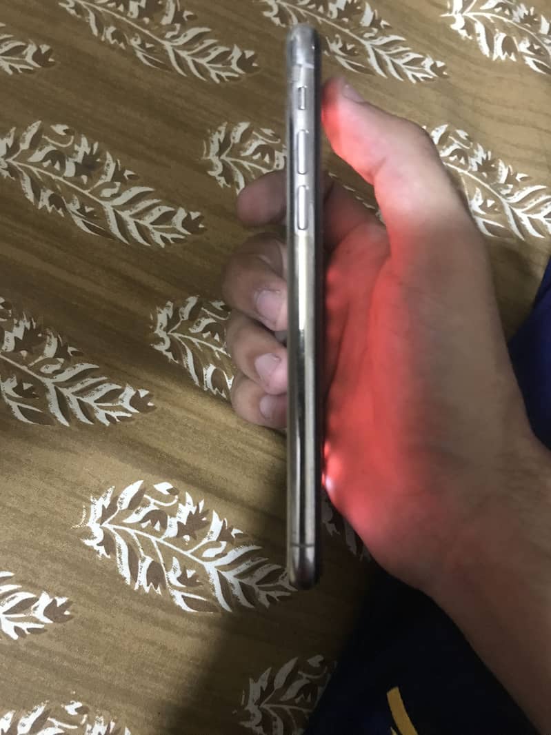 Apple iPhone X 3