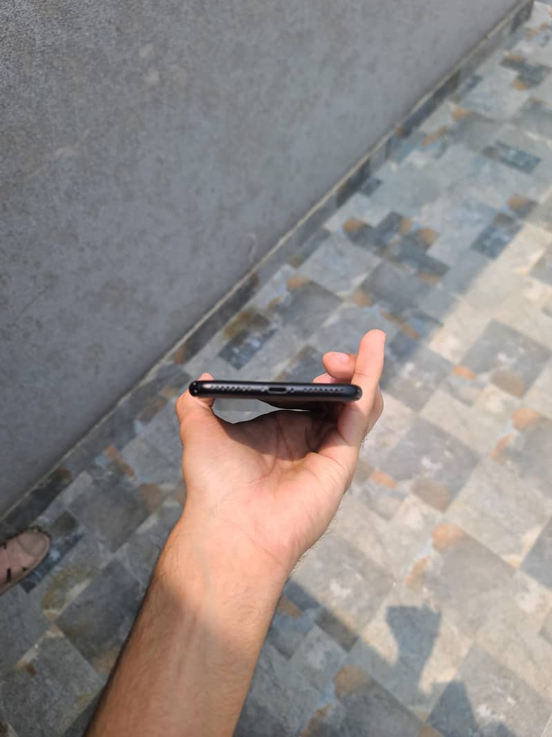 Apple iPhone 7 Plus 6