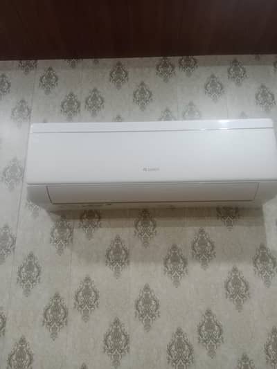 gree AC DC inverter T3 1.5 ton urgent for sale WhatsApp  0349-1409029