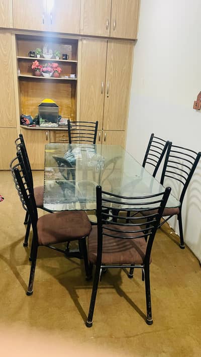 Dining table 6 sitter for sale