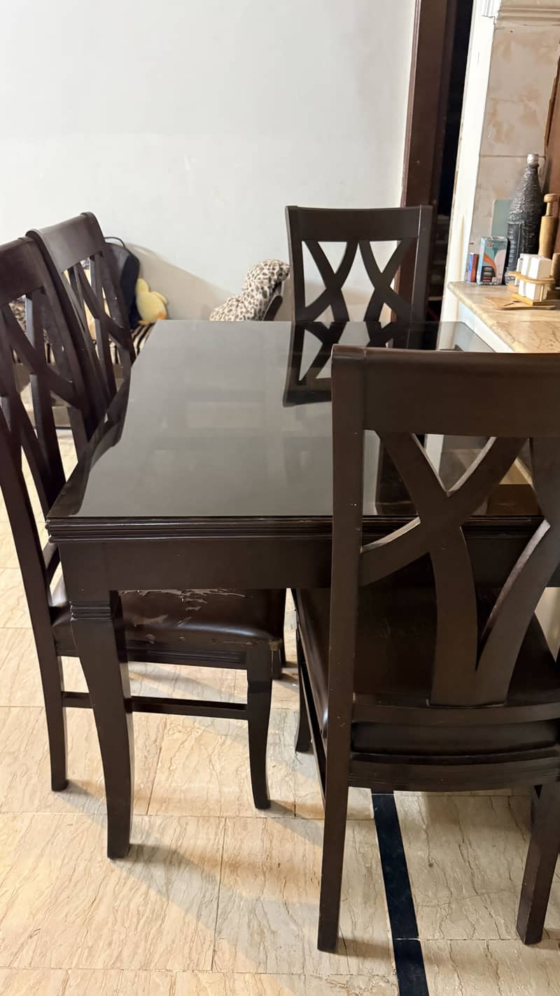 Dining table 0