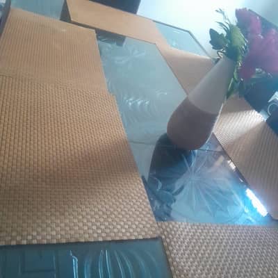 Dinning table with 6x chairs good condition for sale located 25 Area