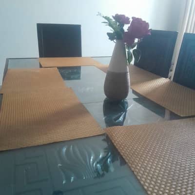Dinning table with 6x chairs good condition for sale located 25 Area