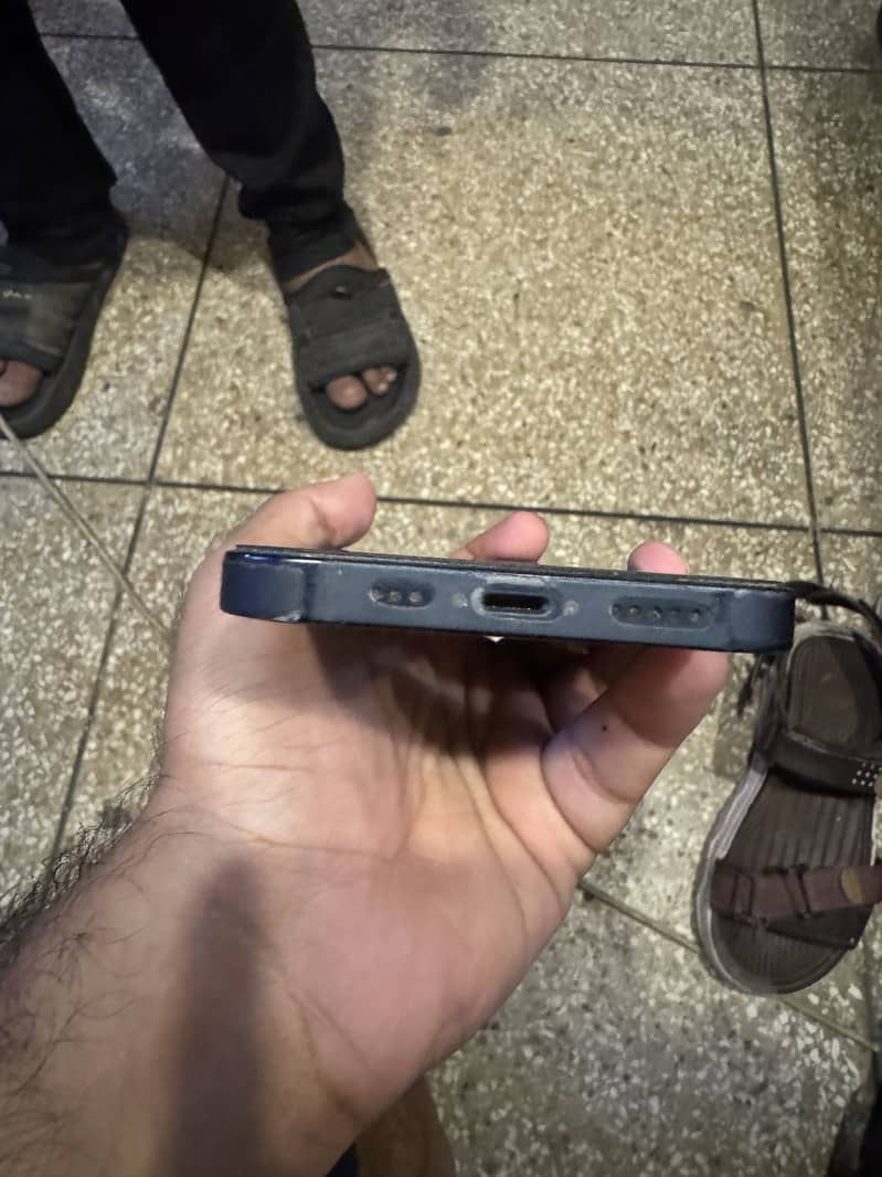 iPhone 13 3