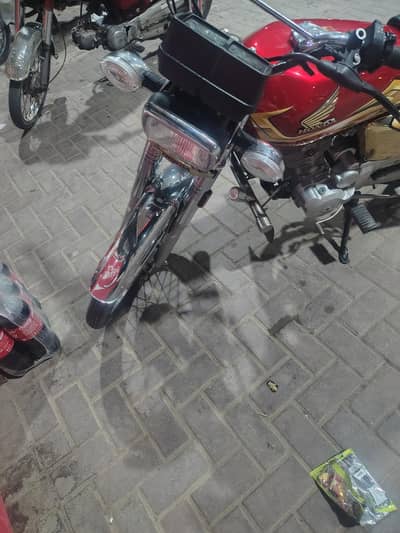 I went to sale Honda 125 salf start gold edition 2026