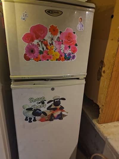 wavesl fridge chilld cool very good working condition 03002627668