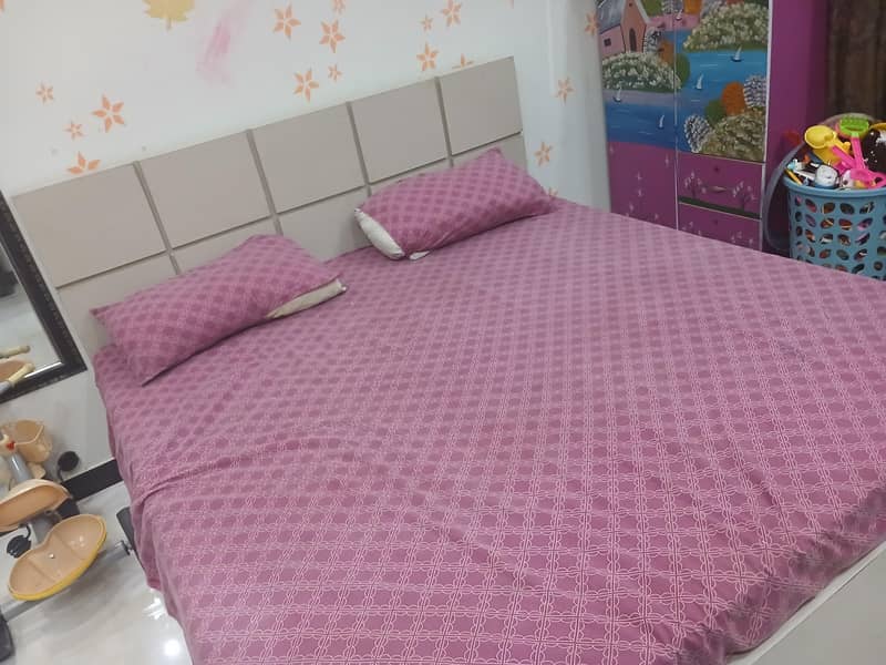 King Bed With Dressing Table 1