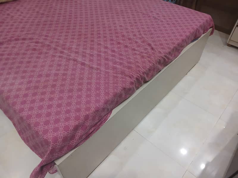 King Bed With Dressing Table 3