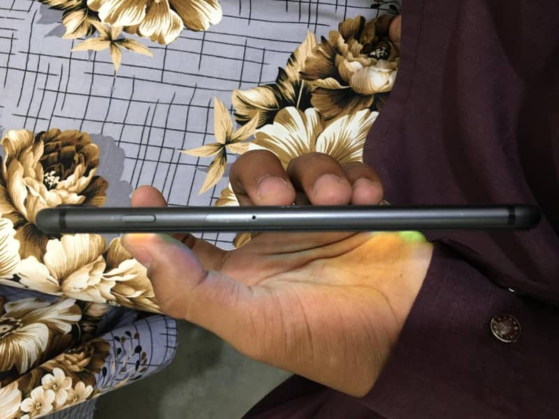 Apple iPhone 8 Plus 5