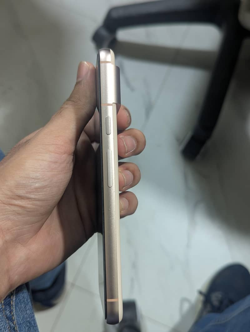 Google Pixel 8 4