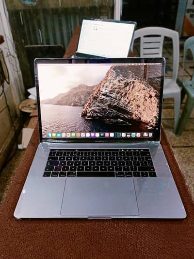 MacBook Pro 15inch i7 16/500 4gb gpu