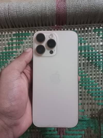 Apple iPhone 16 Pro Max desert gb256 health95 cycle300 condition10/10