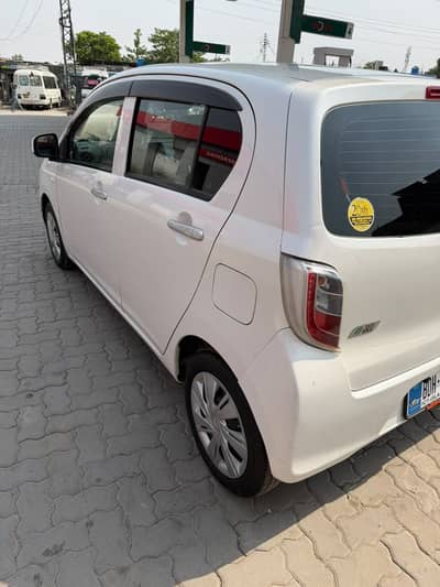 Daihatsu Mira 2012
