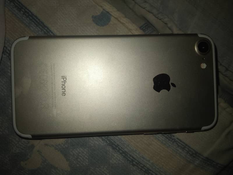 Apple iPhone 7 1