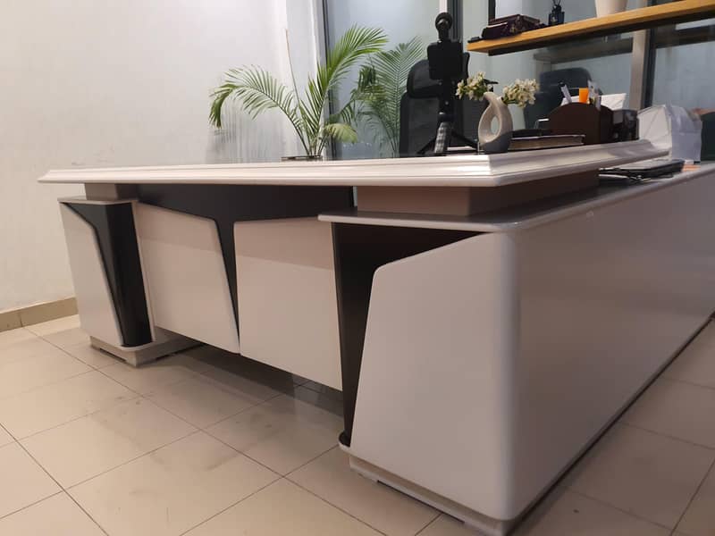 CEO executive table 0