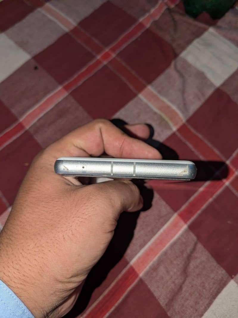Google Pixel 7a 4