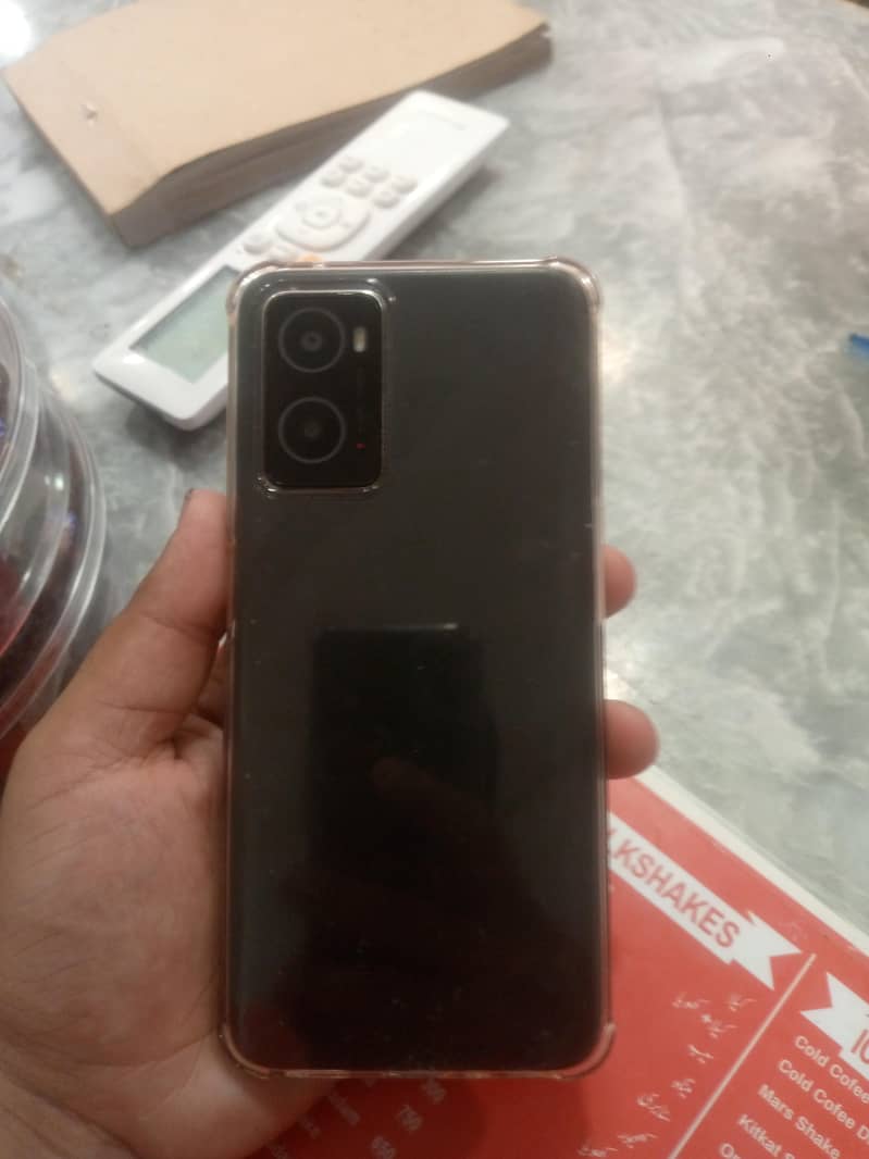OPPO A76 1
