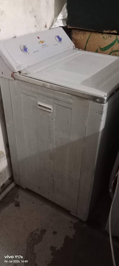 washing machine in 10/7 condition urgent sale10