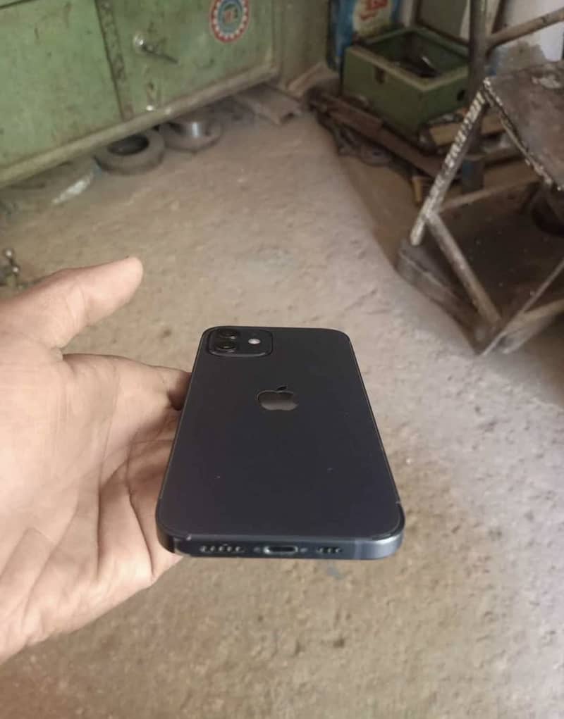 Apple iPhone 12 6