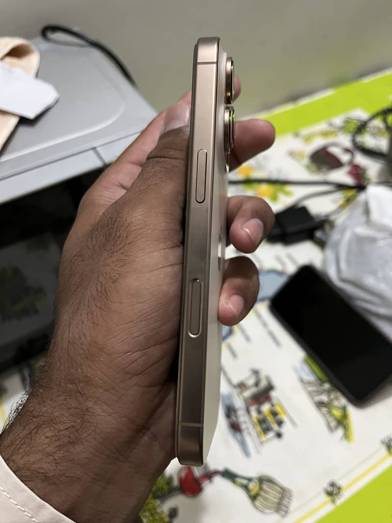 Apple iPhone 16 Pro 2