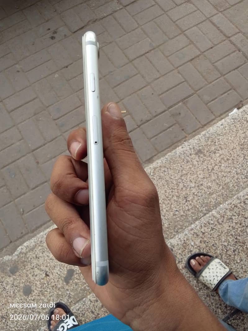 Apple iPhone 7 3