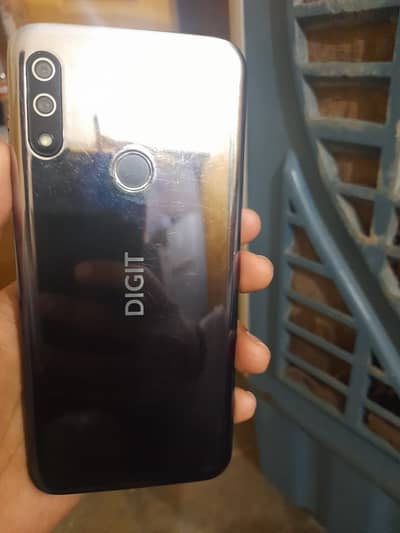 DIJIT PLAY 1  10/10 CONDITION PTA APPROVED DUAL SIM 2 32