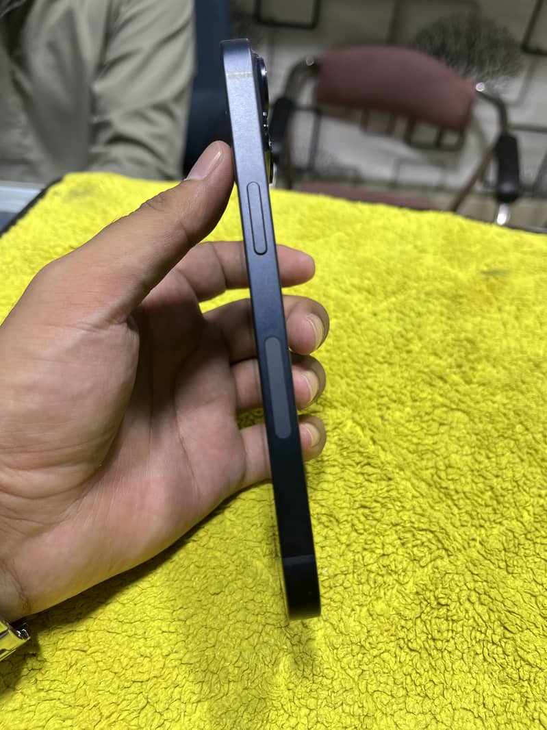 Apple iPhone 14 3