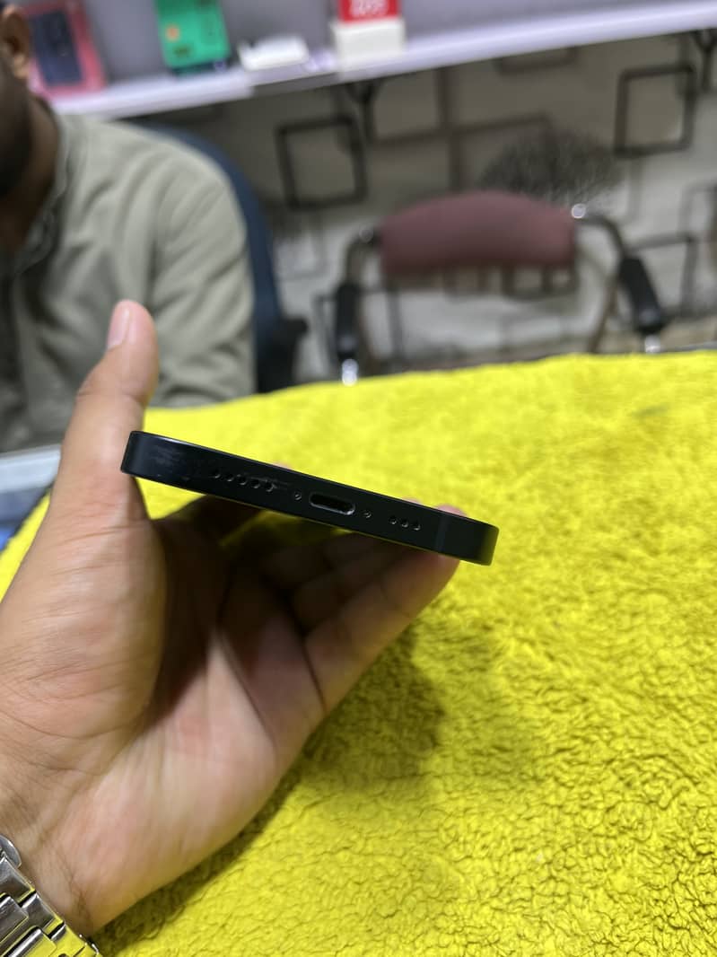 Apple iPhone 14 4