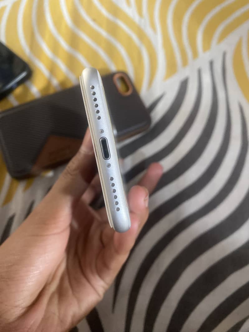 iPhone 8 4