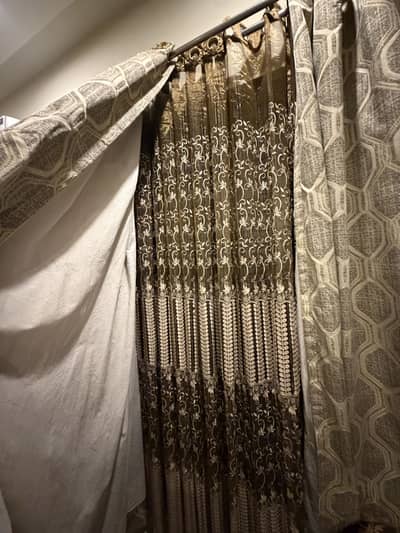 Curtains 2 ton