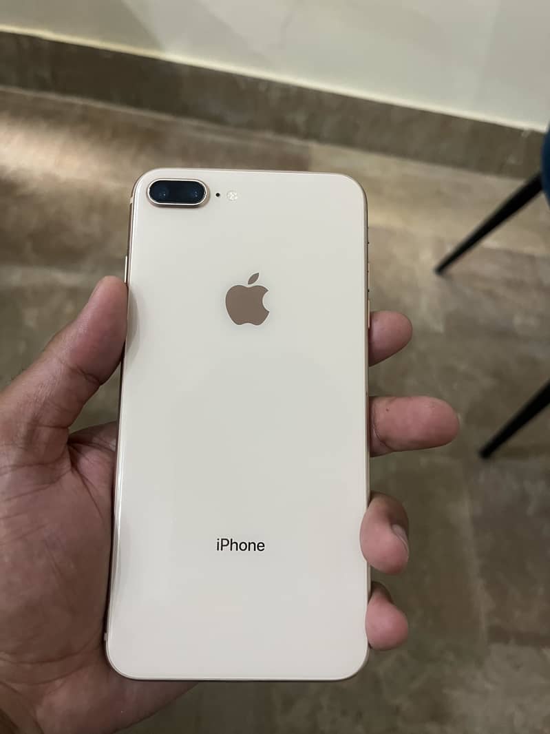 Apple iPhone 8 Plus 3