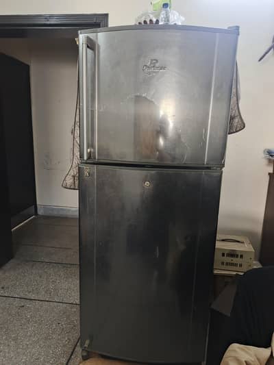 18 cubic dawllance fridge
